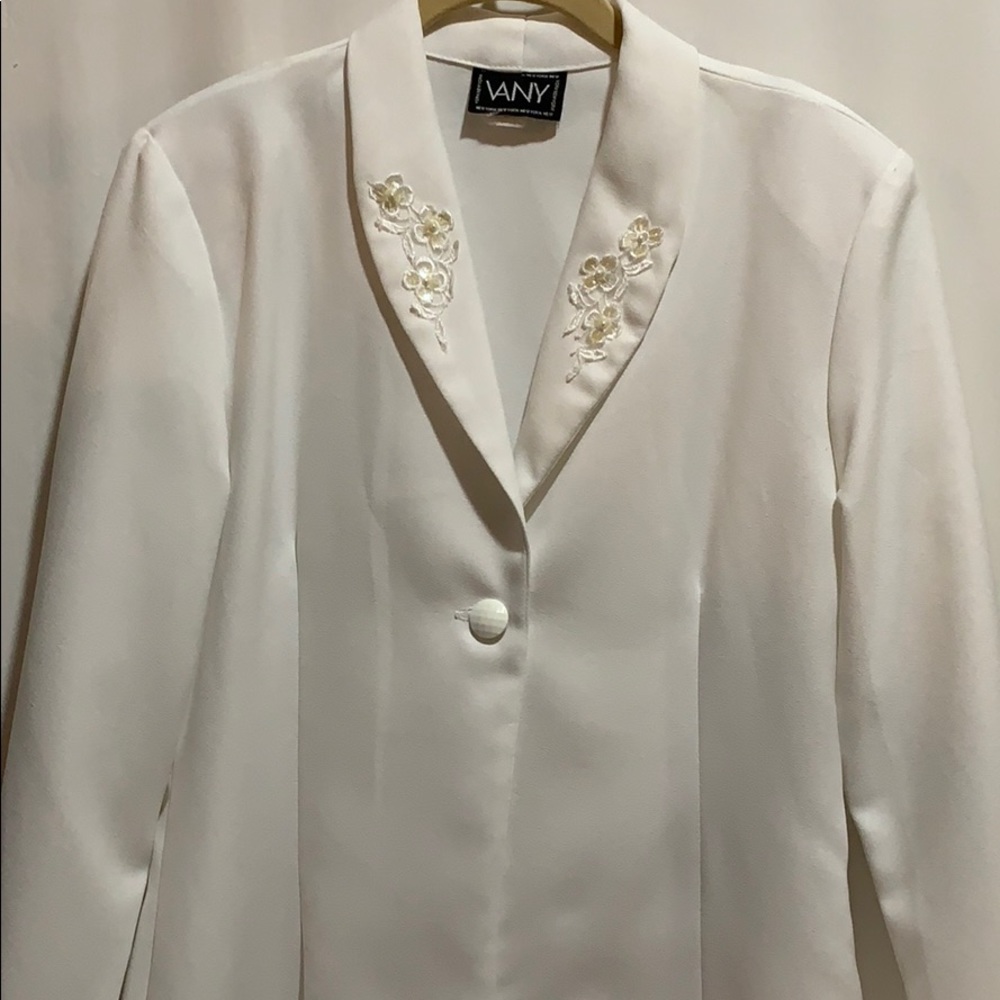 VANY OPEN FRONT WHITE FANCY JACKET SZ 8 WEDDING/FORMAL JEWELED PROM PARTY LINED
